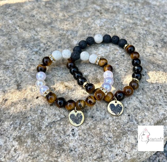 Perlenarmband Tigerauge und Lavasteine als Paararmband mit Charm