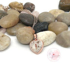 Herzanhänger 1,5cm – rosègold mit Beton & Muschelsplitter