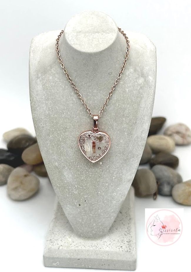 Herzanhänger 1,5cm – rosègold mit Beton & Muschelsplitter