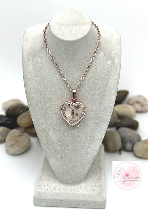 Herzanhänger 1,5cm – rosègold mit Beton & Muschelsplitter