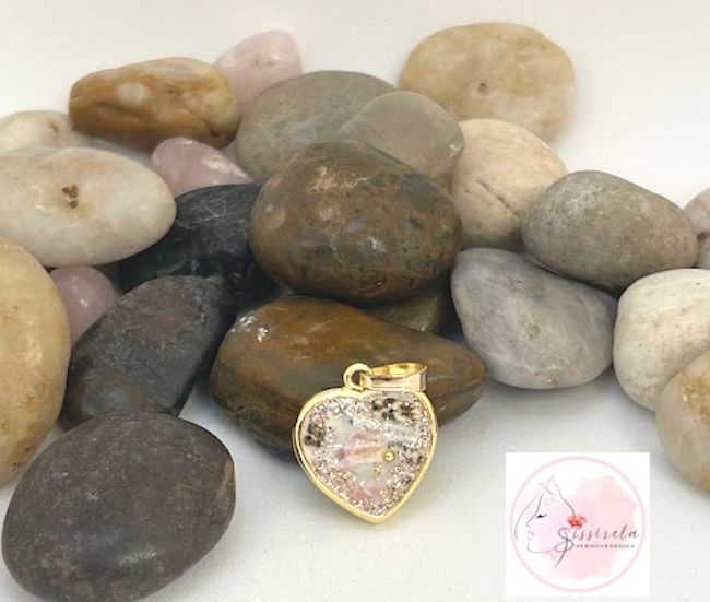 Herzanhänger 1,5cm – Gold | Weißer Beton | Leomuster