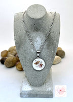 Runder Edelstahl-Anhänger 1,8cm mit weißem Beton, Muschelspitzen