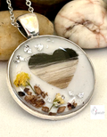 Tierfell Anhänger Herz mit Blüte, 2,5 cm