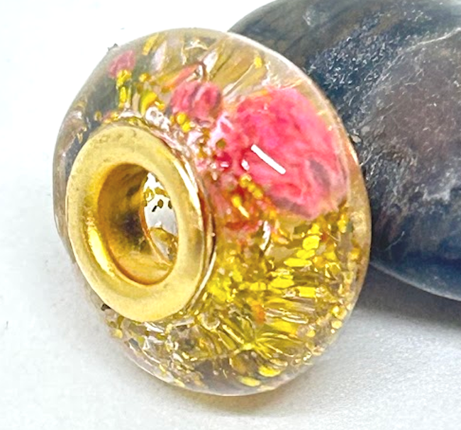 Sissirela CharmBead mit Tierfell | Asche |mit Blüte| Glücksperle | Erinnerungsperle | 925 Silber (vergoldet)