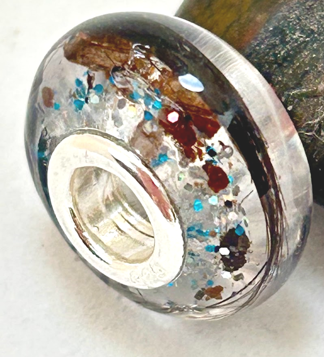 Sissirela CharmBead mit Tierfell | mit Holzsplitter|| Glücksperle | Erinnerungsperle | 925 Silber